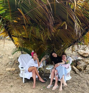 Nina Agdal feet photo thumbnail