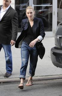 Kate Winslet feet photo thumbnail