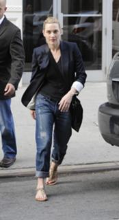 Kate Winslet feet photo thumbnail