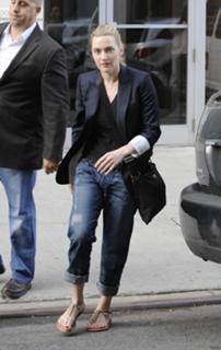 Kate Winslet feet photo thumbnail