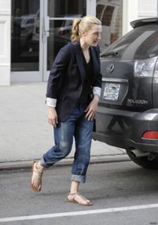 Kate Winslet feet photo thumbnail