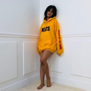 Camila Cabello feet photo thumbnail