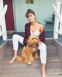 Taylor Hill feet photo thumbnail