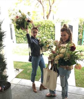 Hilary Duff feet photo thumbnail
