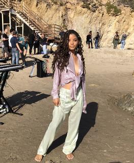 Halle Bailey feet photo thumbnail