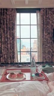 Kathryn Newton feet photo thumbnail