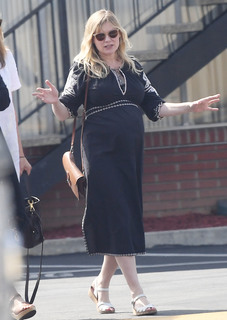 Kirsten Dunst feet photo thumbnail