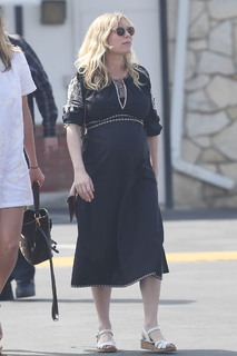 Kirsten Dunst feet photo thumbnail