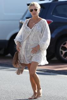 Elsa Pataky feet photo thumbnail