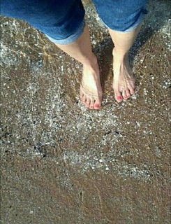 Joanna Krupa feet photo thumbnail