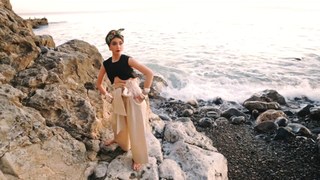 Sarah Hyland feet photo thumbnail