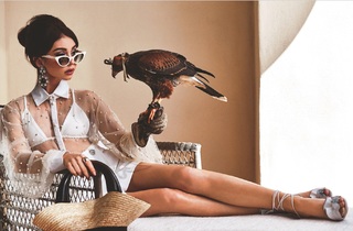 Sarah Hyland feet photo thumbnail