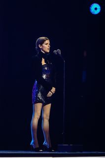Anna Kendrick feet photo thumbnail
