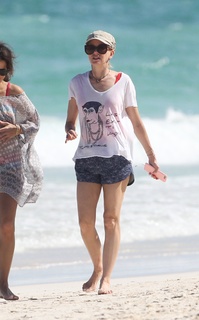 Naomi Watts feet photo thumbnail
