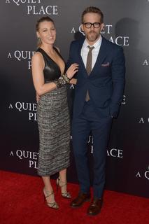Blake Lively feet photo thumbnail