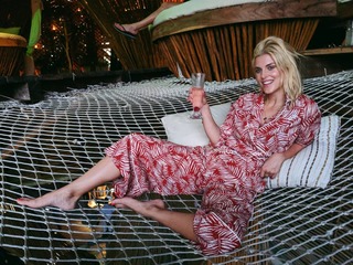 Ashley James feet photo thumbnail