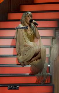 Ellie Goulding feet photo thumbnail