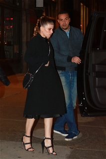 Kate Mara feet photo thumbnail