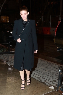 Kate Mara feet photo thumbnail