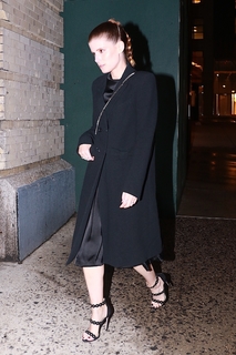 Kate Mara feet photo thumbnail