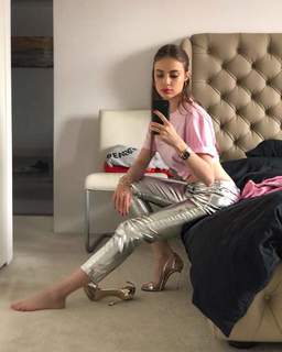 Xenia Tchoumitcheva feet photo thumbnail