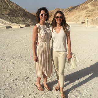 Elizabeth Hurley feet photo thumbnail