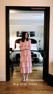 Abigail Spencer feet photo thumbnail