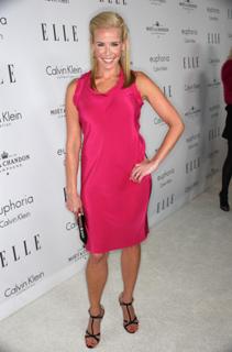Chelsea Handler feet photo thumbnail