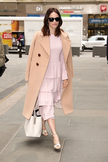 Abigail Spencer feet photo thumbnail