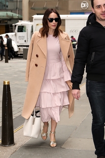 Abigail Spencer feet photo thumbnail
