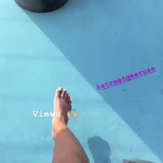 Amanda Saccomanno feet photo thumbnail
