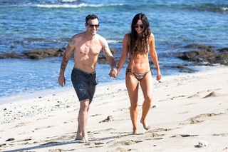 Megan Fox feet photo thumbnail