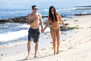 Megan Fox feet photo thumbnail