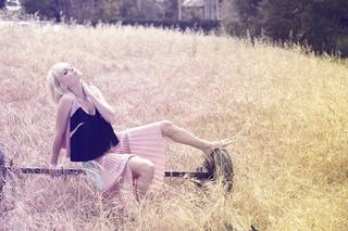 Anna Faris feet photo thumbnail
