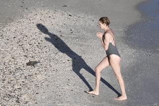 Uma Thurman feet photo thumbnail