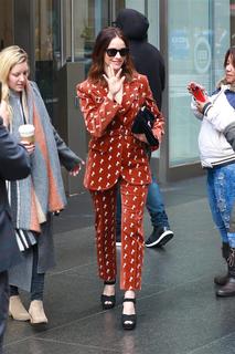 Abigail Spencer feet photo thumbnail