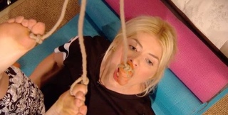 Holly Willoughby feet photo thumbnail