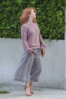 Julianne Hough feet photo thumbnail