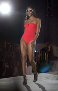 Naomi Campbell feet photo thumbnail