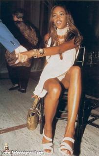 Naomi Campbell feet photo thumbnail