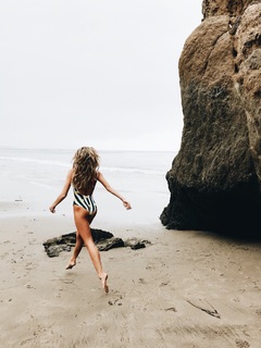 Nastia Liukin feet photo thumbnail