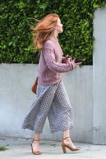 Julianne Hough feet photo thumbnail
