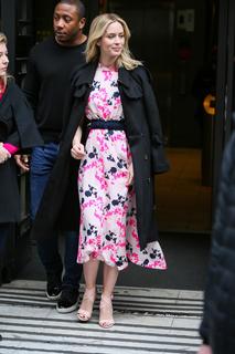 Emily Blunt feet photo thumbnail