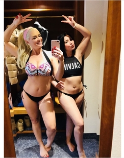 Daniela Katzenberger feet photo thumbnail