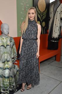 Amanda Seyfried feet photo thumbnail