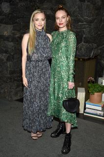 Amanda Seyfried feet photo thumbnail