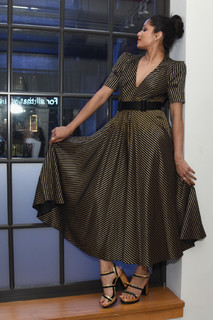 Freida Pinto feet photo thumbnail