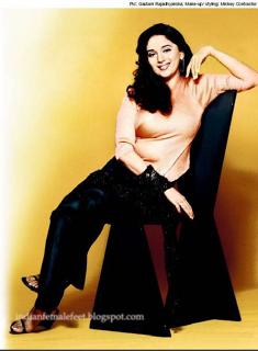Madhuri Dixit feet photo thumbnail
