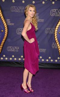 Taylor Swift feet photo 1