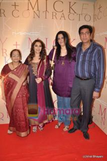 Madhuri Dixit feet photo thumbnail